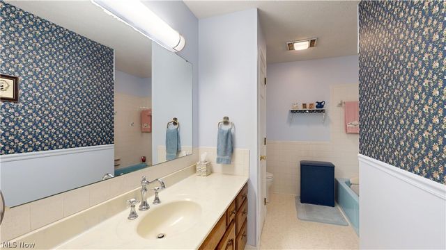 976 Braun Road, Belpre, OH 45714