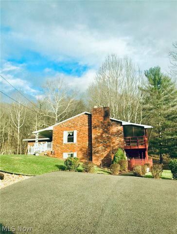 976 Braun Road, Belpre, OH 45714