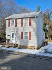 550 E PROSPECT STREET, Front Royal, VA 22630