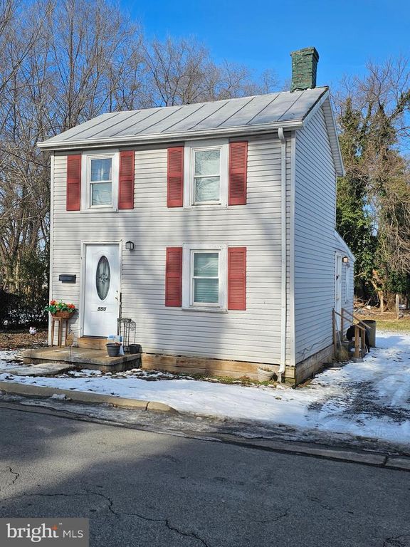 550 E PROSPECT STREET, Front Royal, VA 22630