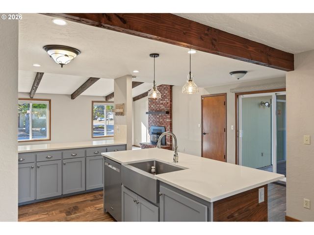 2323 LATONA Dr, Keizer, OR 97303