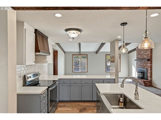 2323 LATONA Dr, Keizer, OR 97303