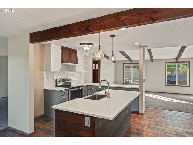 2323 LATONA Dr, Keizer, OR 97303