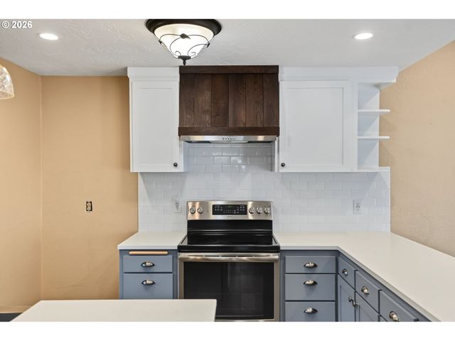 2323 LATONA Dr, Keizer, OR 97303