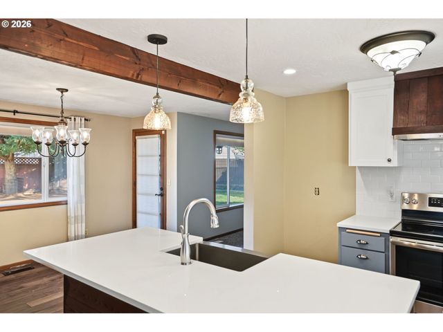 2323 LATONA Dr, Keizer, OR 97303