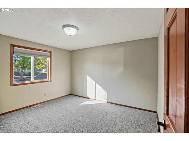 2323 LATONA Dr, Keizer, OR 97303