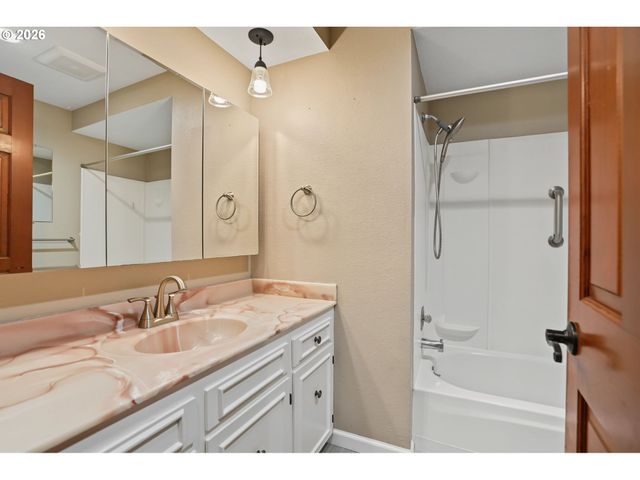 2323 LATONA Dr, Keizer, OR 97303