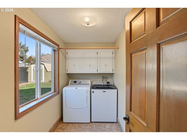2323 LATONA Dr, Keizer, OR 97303