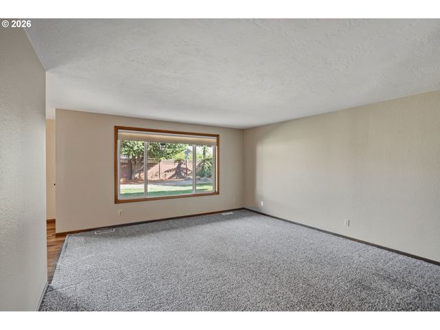 2323 LATONA Dr, Keizer, OR 97303