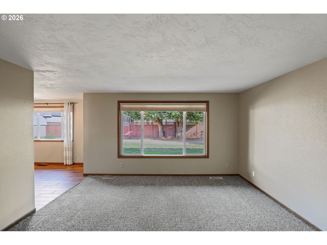 2323 LATONA Dr, Keizer, OR 97303