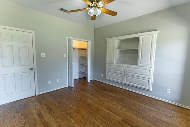 2833 Centerhill Circle, Bellville, TX 77418
