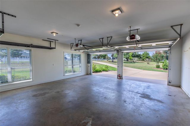 2833 Centerhill Circle, Bellville, TX 77418