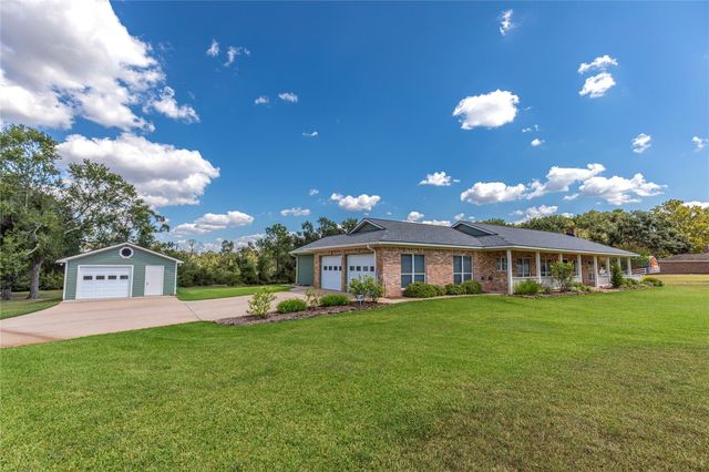 2833 Centerhill Circle, Bellville, TX 77418