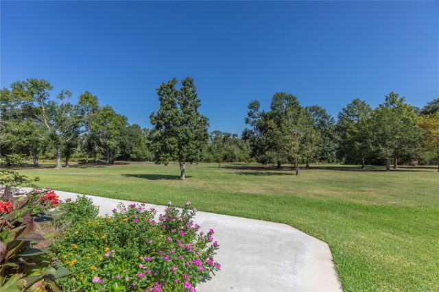 2833 Centerhill Circle, Bellville, TX 77418