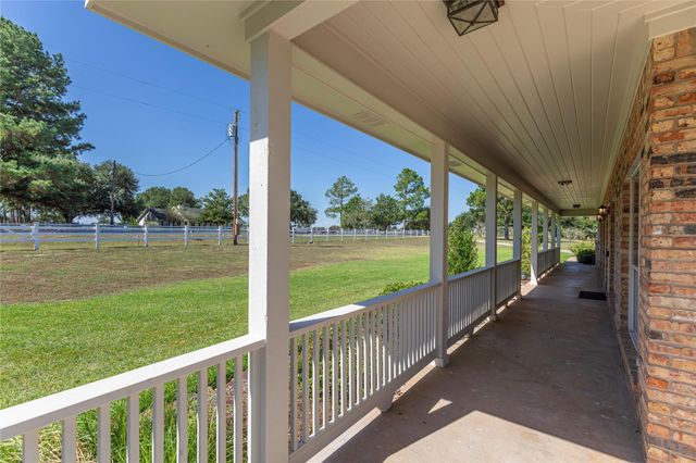 2833 Centerhill Circle, Bellville, TX 77418