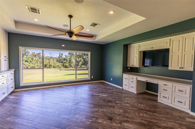 2833 Centerhill Circle, Bellville, TX 77418