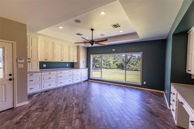 2833 Centerhill Circle, Bellville, TX 77418