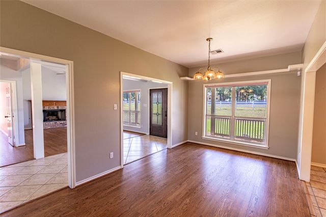2833 Centerhill Circle, Bellville, TX 77418
