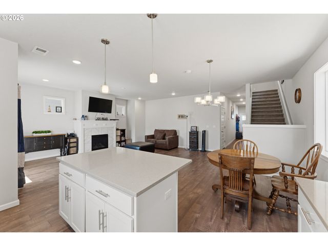 1568 19TH Ave, Forest Grove, OR 97116