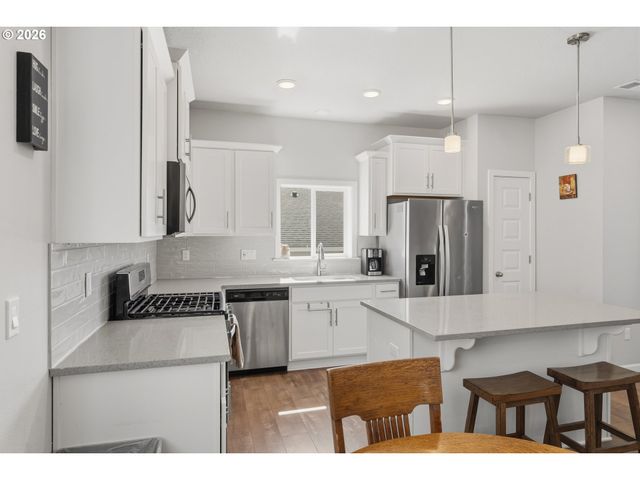 1568 19TH Ave, Forest Grove, OR 97116