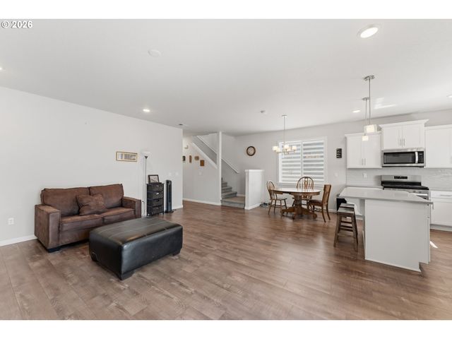 1568 19TH Ave, Forest Grove, OR 97116