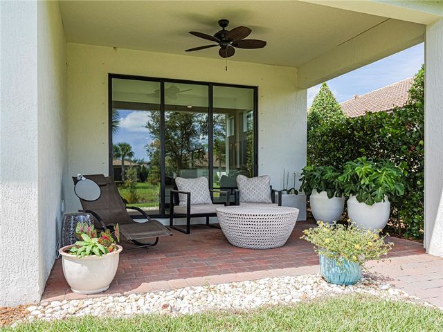 4448 Beauty Leaf Circle, Vero Beach, FL 32967