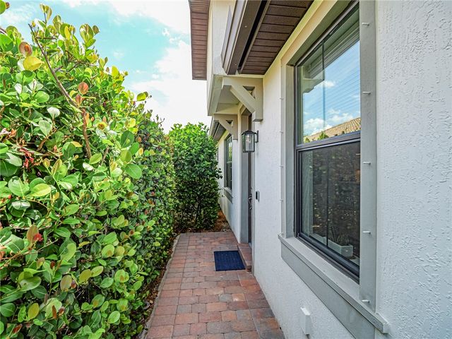 4448 Beauty Leaf Circle, Vero Beach, FL 32967