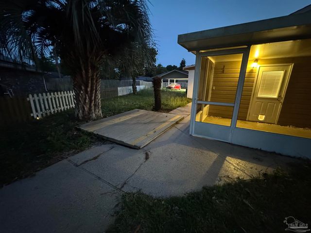 5926 Saufley Pine Rd, Pensacola, FL 32526