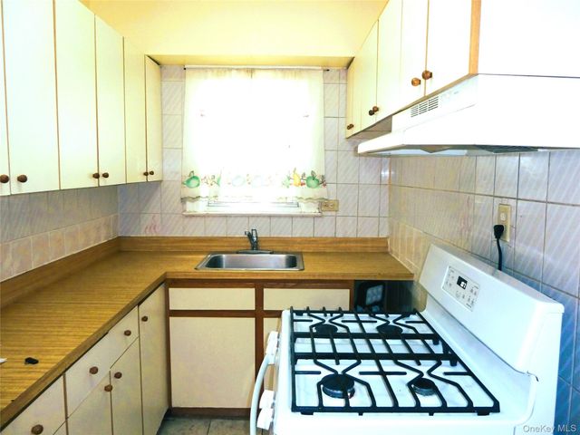 2515 Far Rockaway Boulevard, Far Rockaway, NY 11691