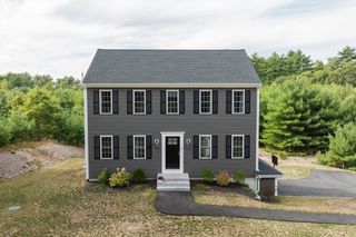 52 Center St, Carver, MA 02330