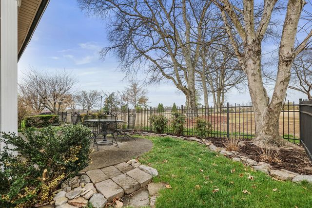 1148 Fairvue Village Ln, Gallatin, TN 37066