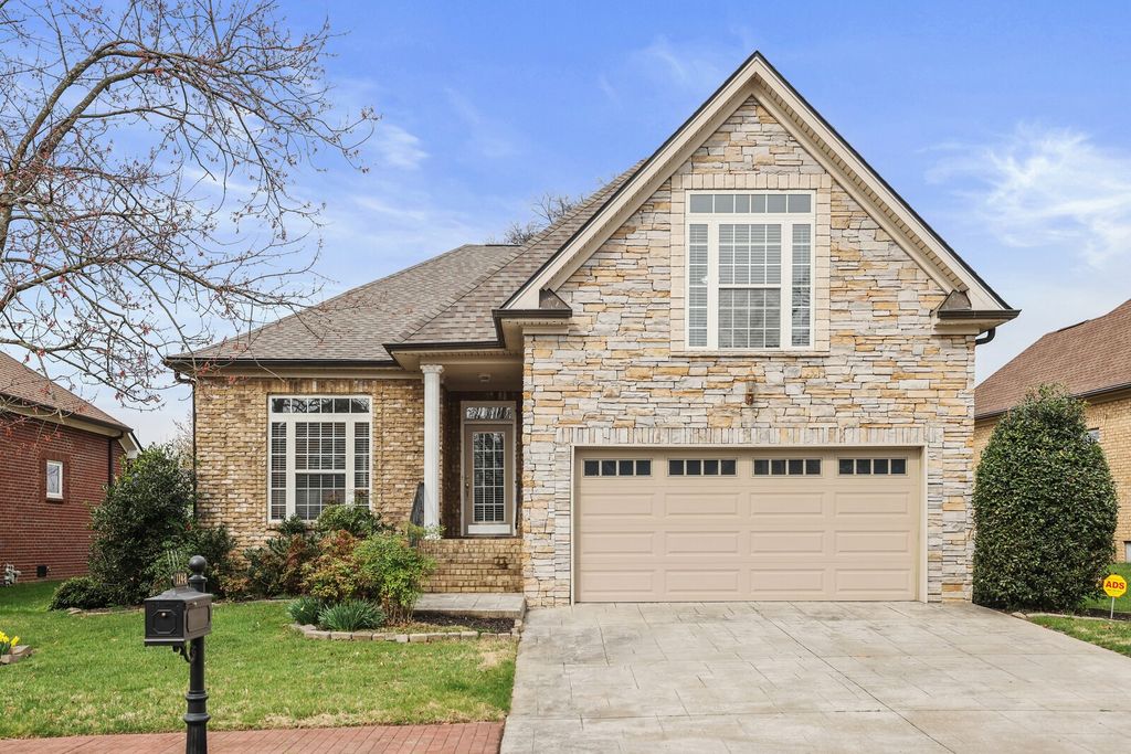 1148 Fairvue Village Ln, Gallatin, TN 37066