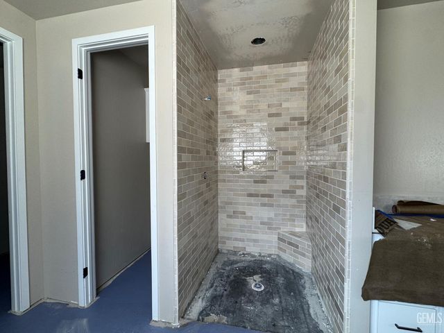 7112 Healthland Dr, Bakersfield, CA 93314