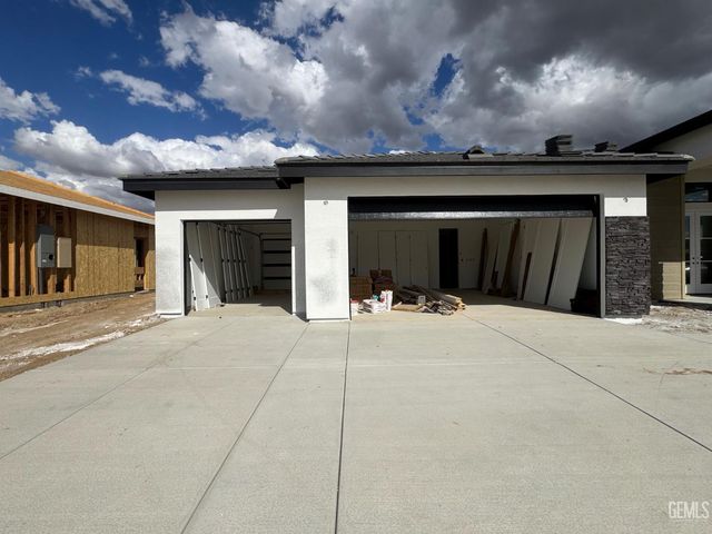 7112 Healthland Dr, Bakersfield, CA 93314