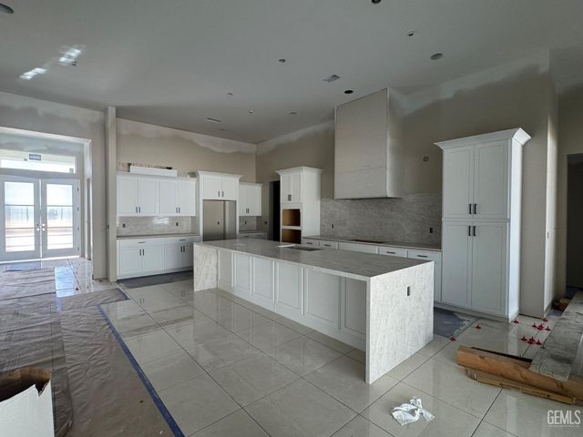 7112 Healthland Dr, Bakersfield, CA 93314