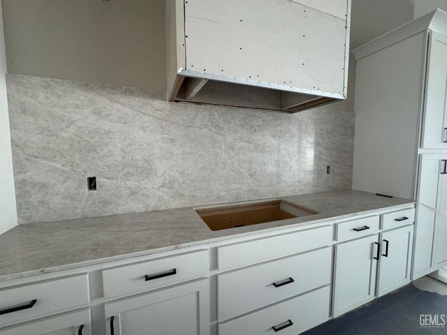 7112 Healthland Dr, Bakersfield, CA 93314