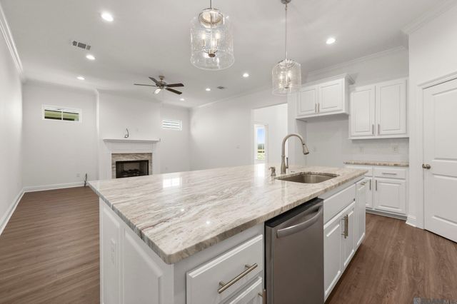 1216 Applewood Dr, Zachary, LA 70791