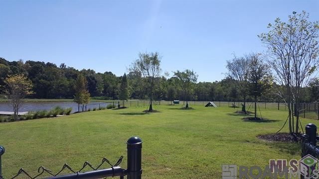 1216 Applewood Dr, Zachary, LA 70791