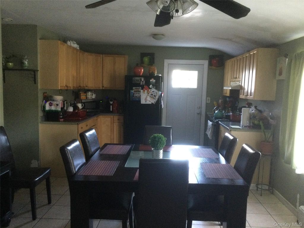 438 Mayflower Avenue, Brentwood, NY 11717 — photo 3