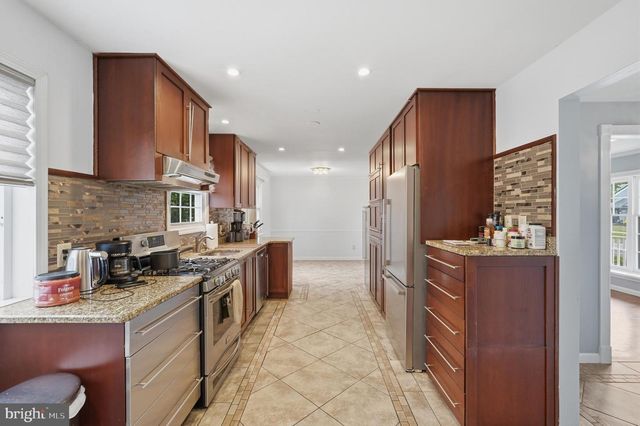 315 TENBY CHASE DR, Delran, NJ 08075