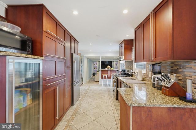 315 TENBY CHASE DR, Delran, NJ 08075