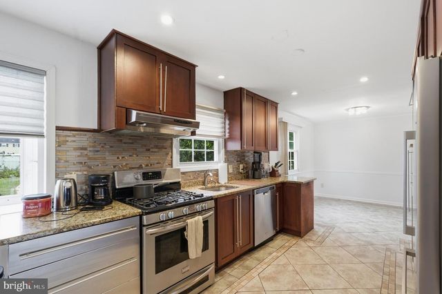 315 TENBY CHASE DR, Delran, NJ 08075