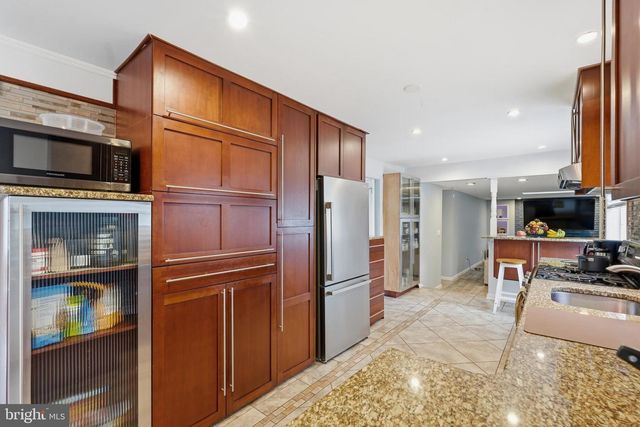 315 TENBY CHASE DR, Delran, NJ 08075