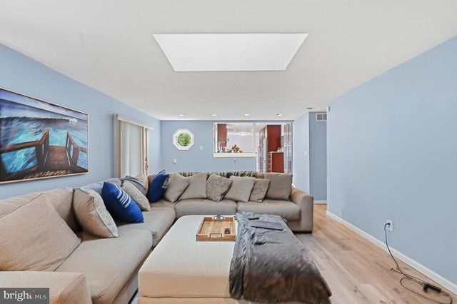 315 TENBY CHASE DR, Delran, NJ 08075