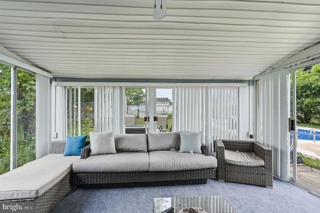 315 TENBY CHASE DR, Delran, NJ 08075