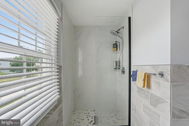 315 TENBY CHASE DR, Delran, NJ 08075