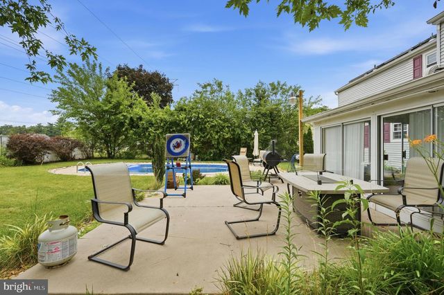 315 TENBY CHASE DR, Delran, NJ 08075