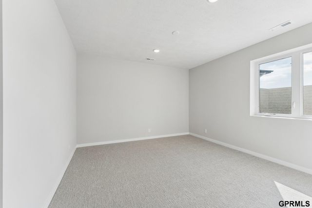 5705 N 197 Avenue, Elkhorn, NE 68022