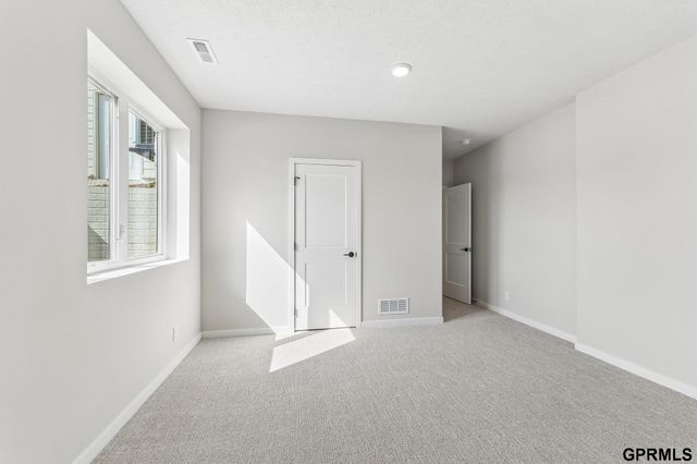 5705 N 197 Avenue, Elkhorn, NE 68022