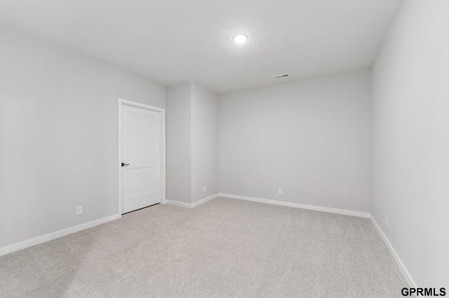 5705 N 197 Avenue, Elkhorn, NE 68022